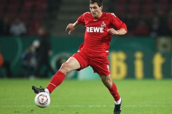 Zagueiro de time alemão anuncia saída do clube após ser agredido por torcedores