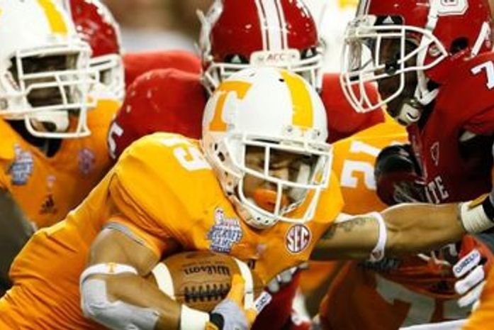 Torcedor cai de arquibancada e morre em jogo