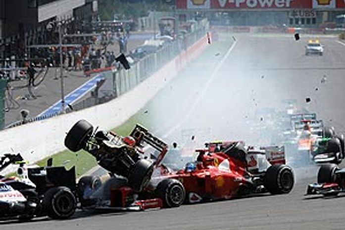 Alonso se envolve em acidente na Bélgica