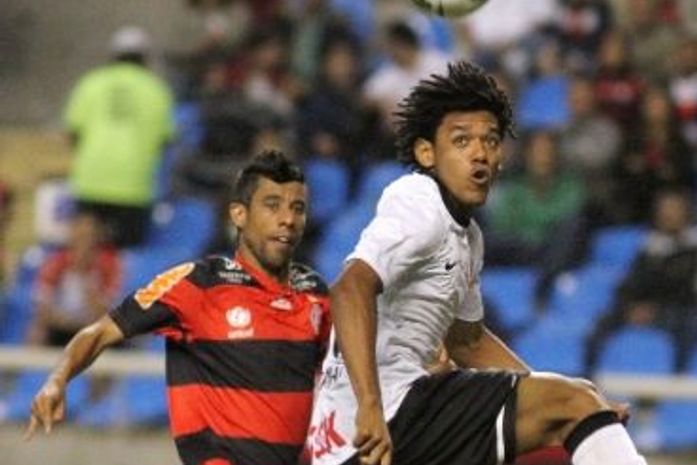 Globo estuda aumento para Corinthians e Fla