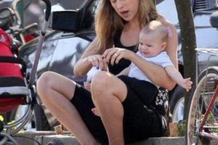 Luana Piovani aproveita o domingo e passeia com a família no Rio