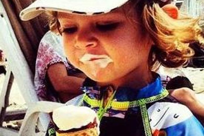 Adriane Galisteu posta foto do filho sujo de sorvete: "ôôôô delíciaaaaaa"