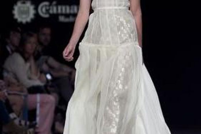 Ailanto faz coleção para mulher elegante com "ar de boa menina"