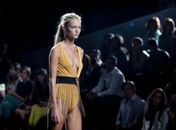 Desfile de Kina Fernández levou simplicidade à passarela