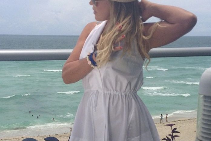 Zilu mostra vista do seu apartamento em Miami: 'Praia maravilhosa'