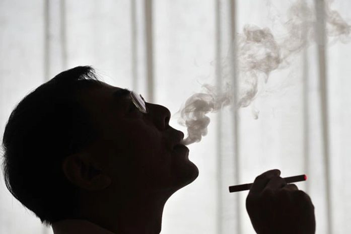 Cigarro eletrônico pode causar danos aos pulmões, diz estudo