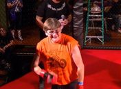 Mulher de 61 anos se aventura no MMA