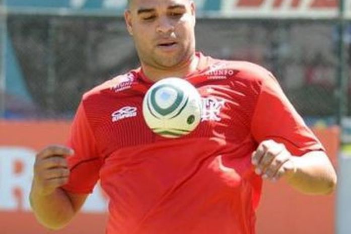 Adriano falta a treino do Flamengo 12 dias após ser apresentado no clube