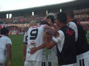 Jogadores do ASA comemoram gol alvinegro