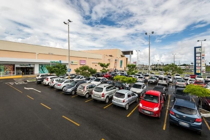 Bandidos surpreendem segurança e roubam supermercado dentro de Shopping