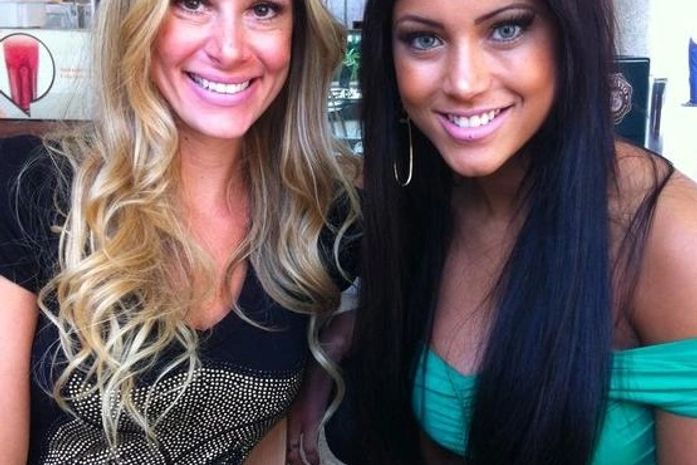 Bailarinas do Faustão assinam o contrato para a 'Sexy' de aniversário