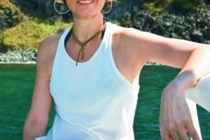 Após 28 anos casada, Fernanda Abreu quer aproveitar fase solteira