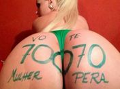 Mulher Pera divulga foto ousada de campanha