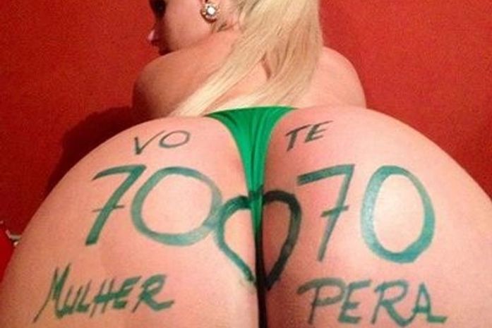 Mulher Pera divulga foto ousada de campanha