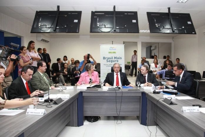 Governador participou da reunião de dois meses da implantação do Brasil Mais Seguro