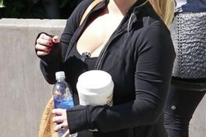 Jessica Simpson reclama da dificuldade para recuperar a forma