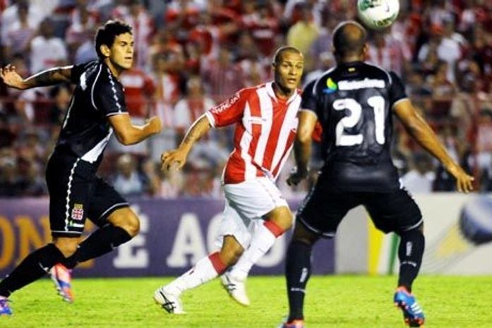 Vasco supera desfalques, empata com Náutico e segue no G-4