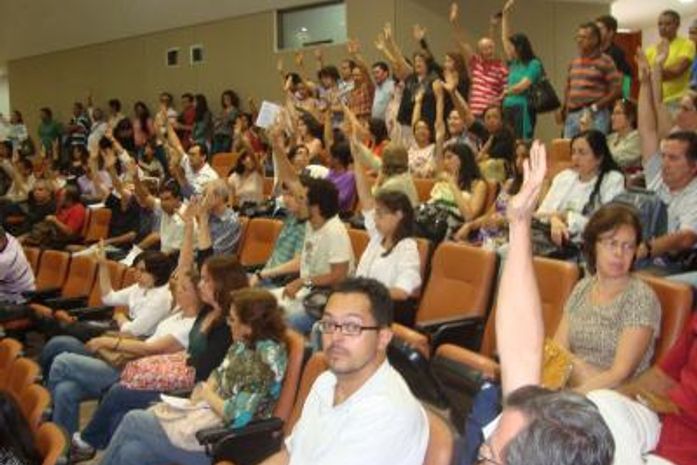 Professores da Ufal decidem pela continuidade da greve