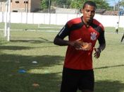 Patrick, ex-Atlético-PR, se recupera e já treina no Corinthians Alagoano