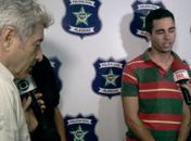 Caco Barcelos conversa com agente da PC sobre prisão de acusado 