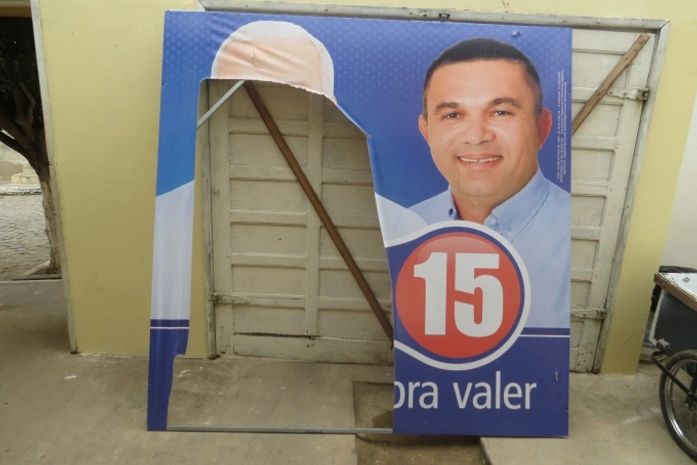 Propaganda de Aloisio destruida pelos adversários