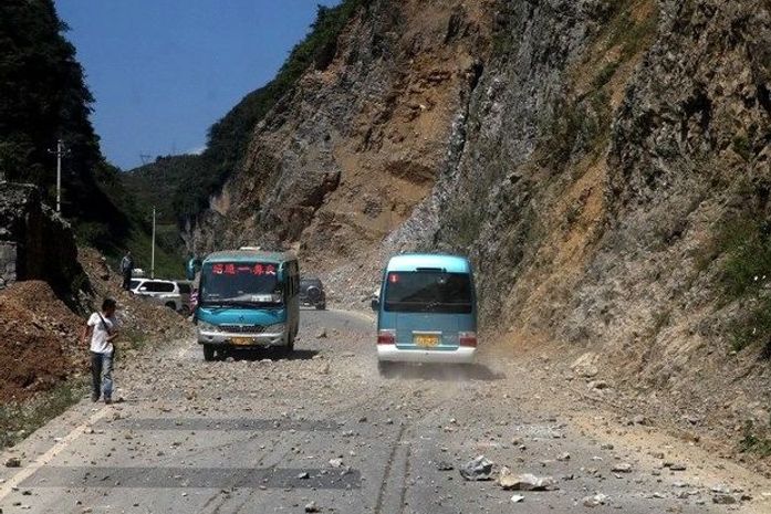 Terremotos deixam pelo menos 43 mortos e 150 feridos na China