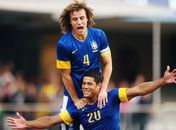 Hulk ataca de super-herói, e 'salva' Mano. Neymar não escapa de vaias