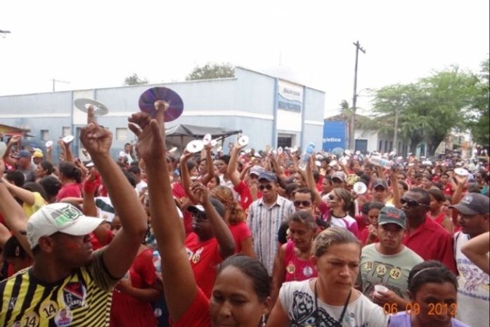 Em Major, manifestantes vão às ruas em repúdio à oposição