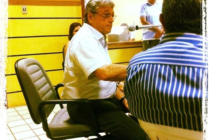 Teotonio dando entrevista na rádio Novo Nordeste em Arapiraca