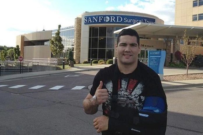 Weidman passa por pequena cirurgia, mas mantém ânimo: 'Estou ótimo'