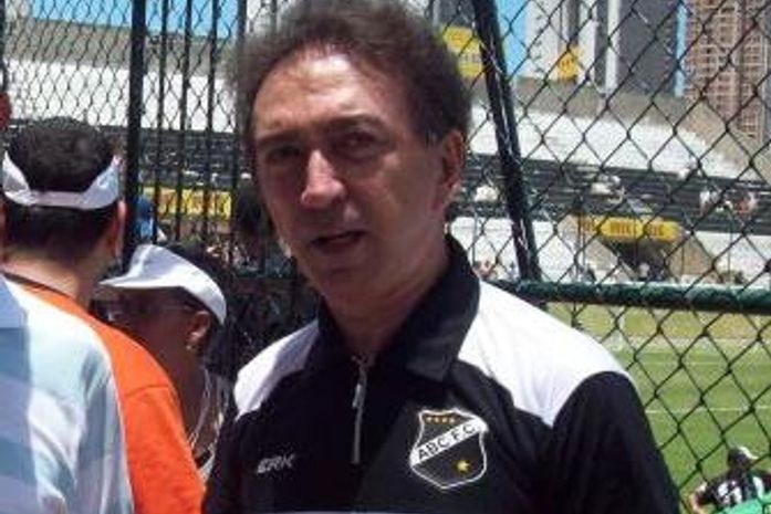 Presidente do ABC Rubens Guilherme, clicado no Frasqueirão