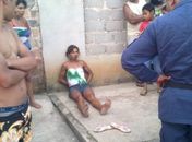 Mulher envolvida com roubo e tráfico é alvejada a tiros