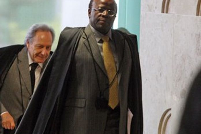 STF começa a julgar esquema de lavagem de dinheiro do mensalão