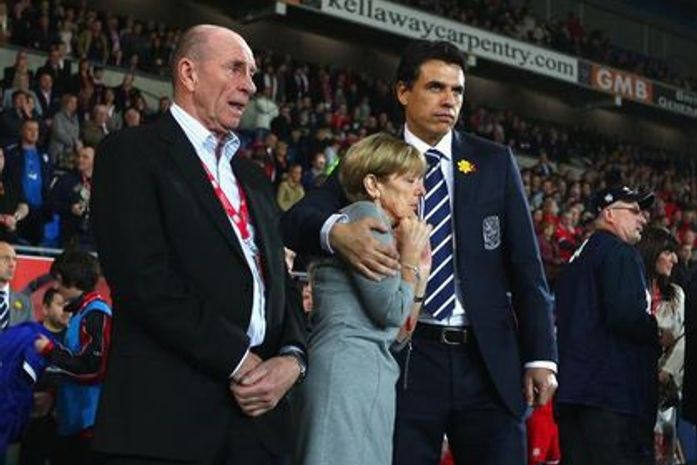 Mãe culpa futebol por suicídio de treinador