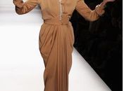 Grife aposta em modelos mais velhas para desfile em NY