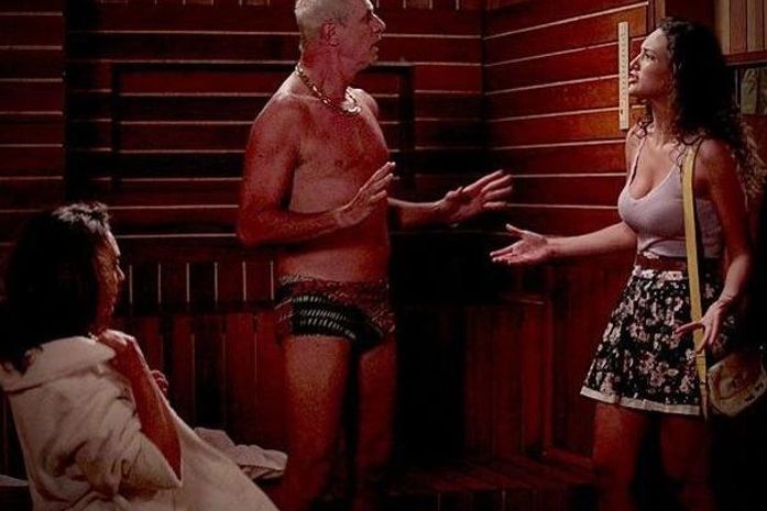 'Avenida Brasil': Tessália pega Leleco na sauna com Muricy