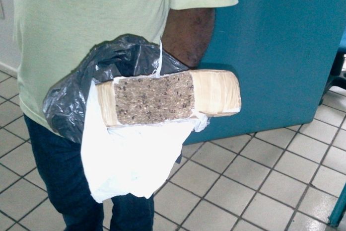 Quase um 1Kg de maconha foi apreendido pela PM