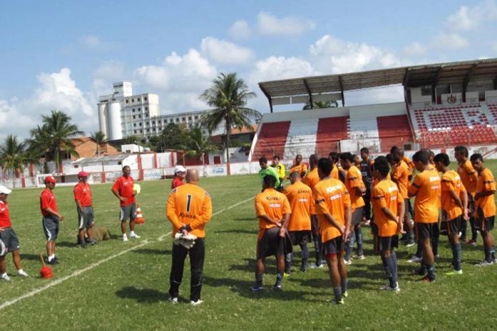 CRB chega em Curitiba e concentra para jogo à tarde‏
