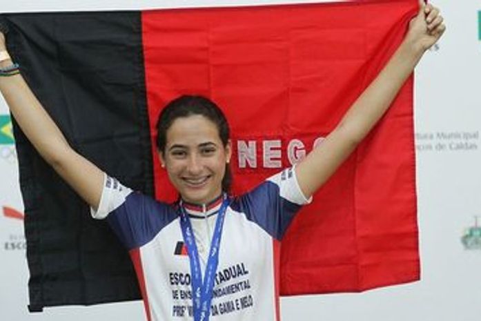 Após 12 anos, menina reencontra pai em prova ciclística