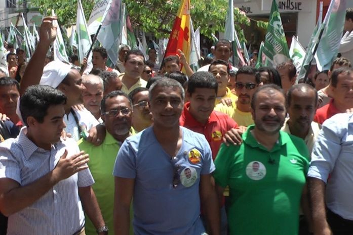 Deputado Romário em caminhada com Jeferson Morais