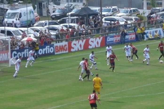 Atlético-PR 4 x 1 CRB