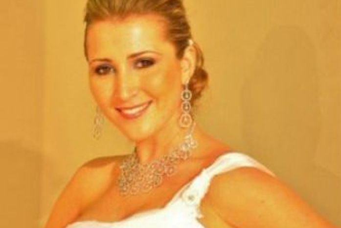 Cantora "tira" Ronaldinho das noitadas e é pedida em casamento