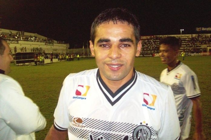 Volante Cal do ASA2012, premiado com escalação na seleção da rodada, após vitória contra o Joinville