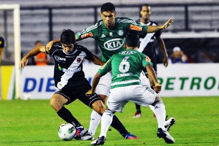 Vasco vence, agrada novo técnico e aumenta desespero do Palmeiras