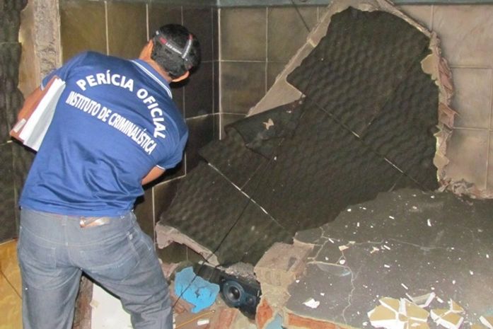 Interior da rádio ficou completamente destruído