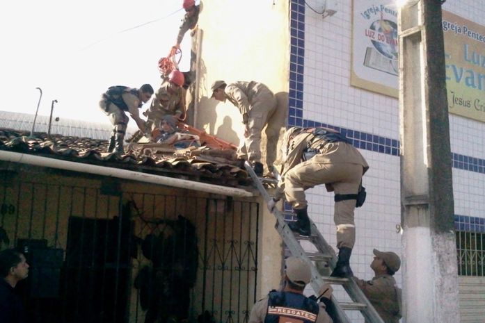 Adolescente estava no telhado da casa da tia