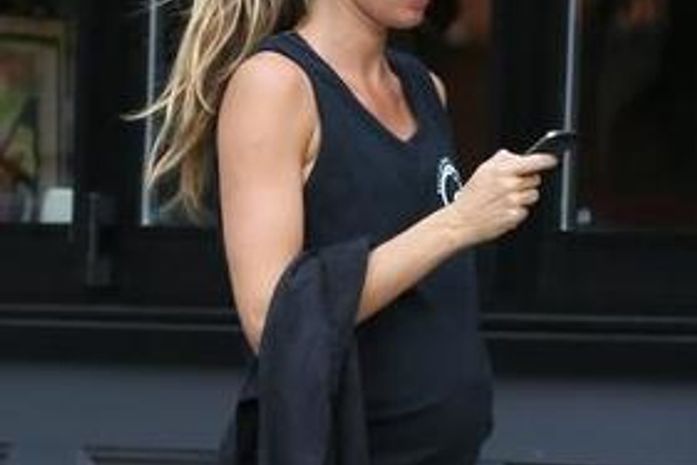 Gisele Bündchen exibe barrigão após aula de Tai Chi Chuan em Boston