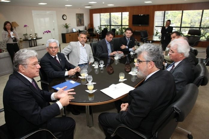 Govenador Teoonio Vilela se reúne com representantes da Ufal