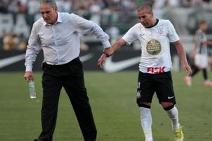 Sheik é suspenso por seis jogos e Tite é absolvido