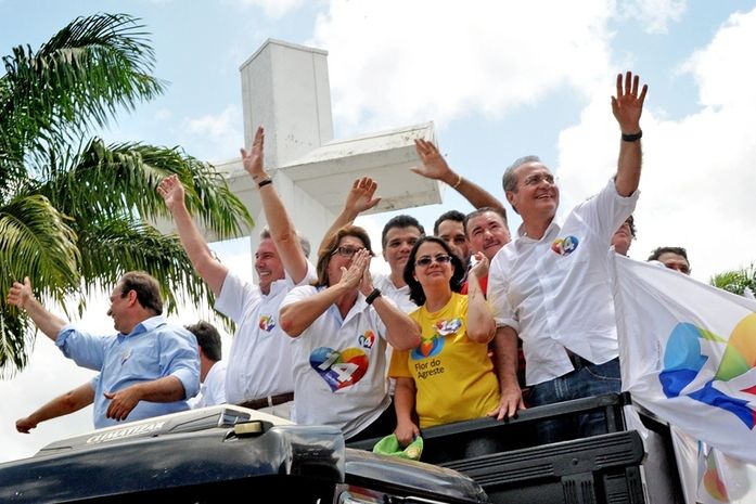 Renan, Célia, Luciano Barbosa e Yale na grande carreata que tomou conta das ruas de Arapiraca